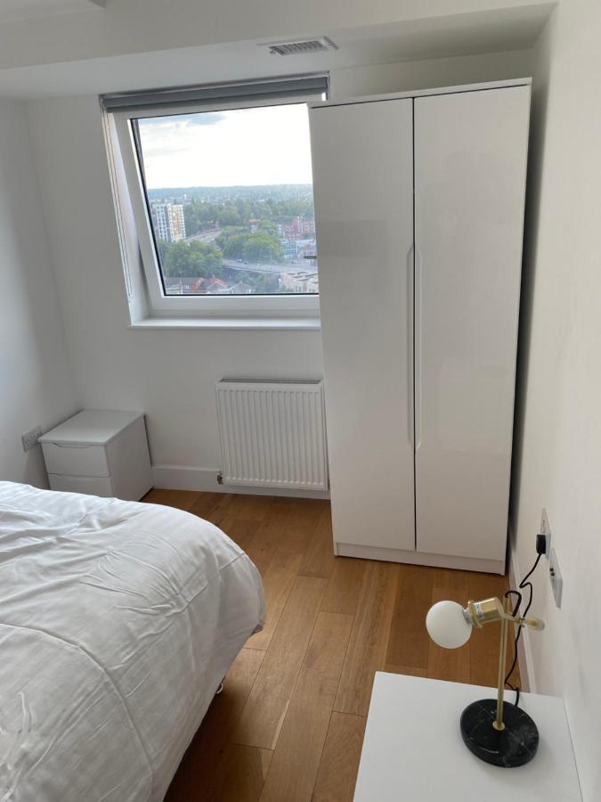 Morden 1 Bedroom City- Apt Central Stylish Living Croydon Bagian luar foto