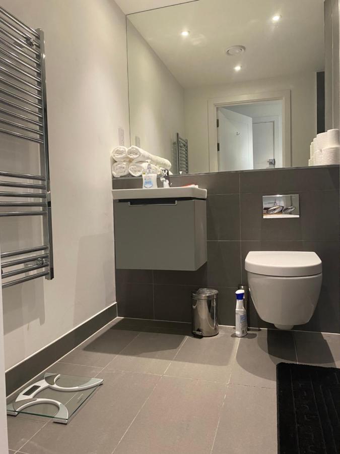 Morden 1 Bedroom City- Apt Central Stylish Living Croydon Bagian luar foto